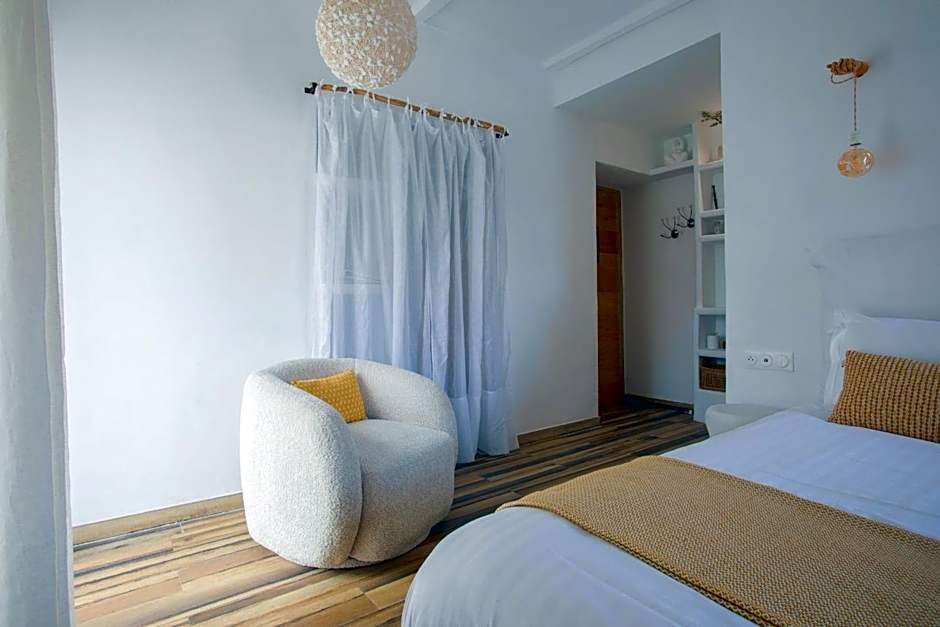 Zdjęcie 1 z 11 — 1 Queen Bed, Balcony