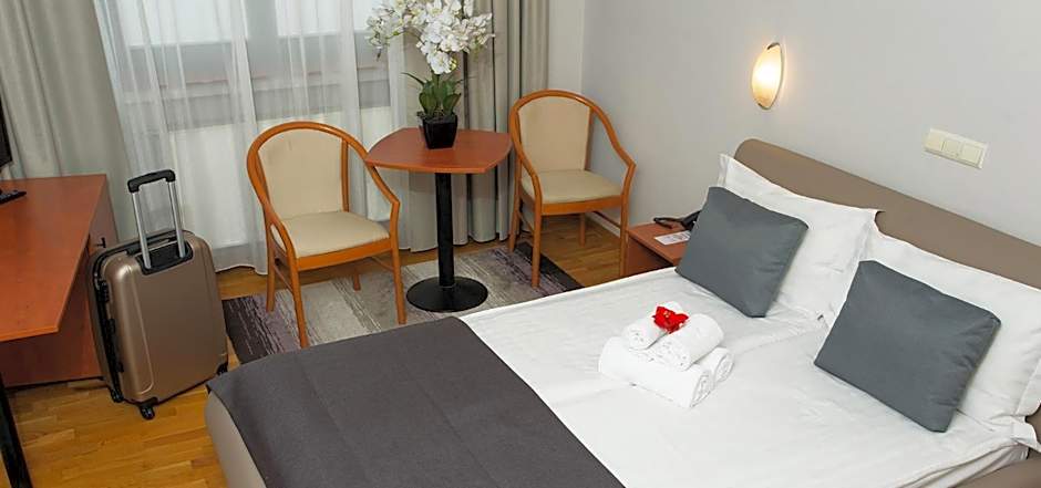 Hotel Fenyõ Conference & Spa