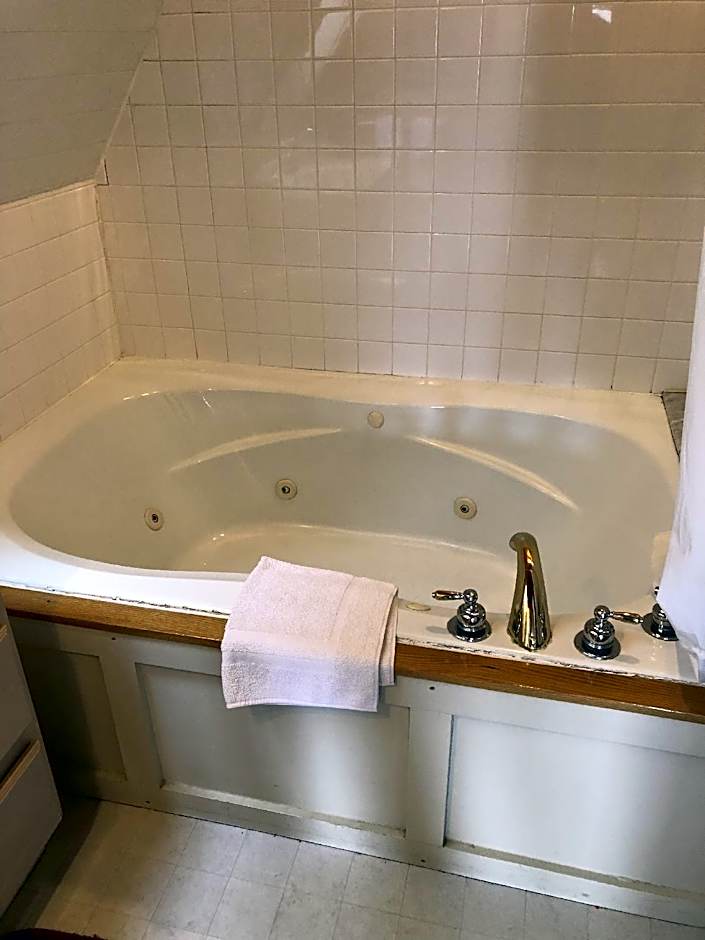 Red Elephant Inn Bed And Breakfast