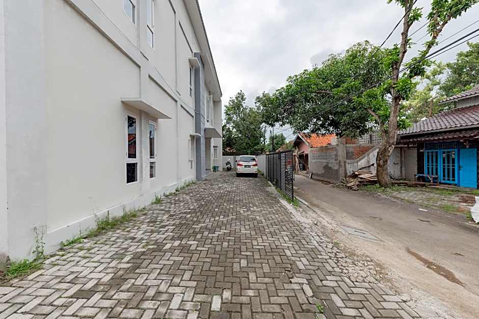 Urbanview Hotel Sabar Residence CSB Mall