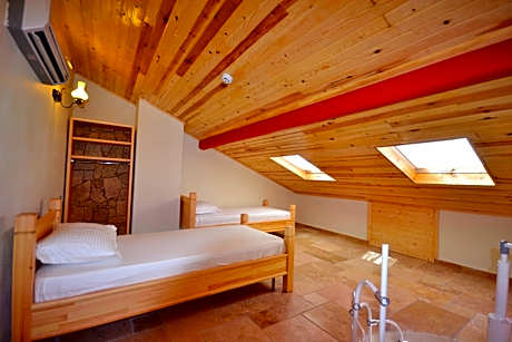 Duplex Quadruple Room