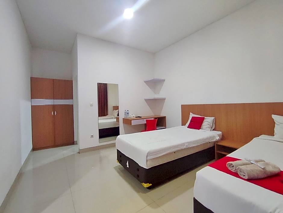 RedDoorz Syariah near Simpang Lima Semarang