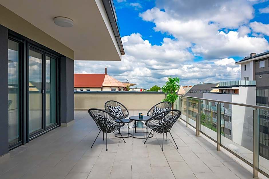 WestSide Garden Apartments by FirstHost