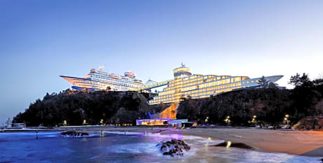 Sun Cruise Resort And Yacht