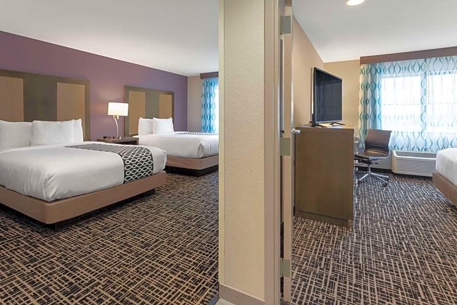 La Quinta Inn & Suites by Wyndham Wichita Airport