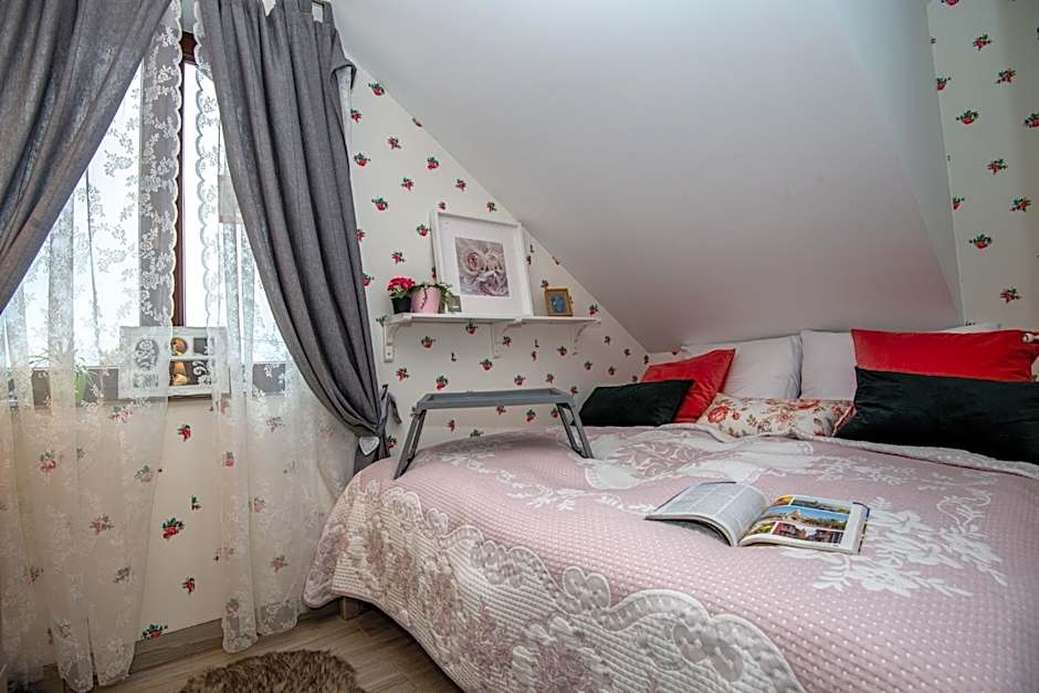 Pokoje w Starej Karczmie - by Upstairs