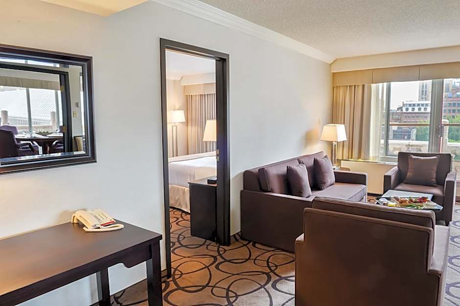Holiday Inn Montreal Centre Ville Downtown By IHG
