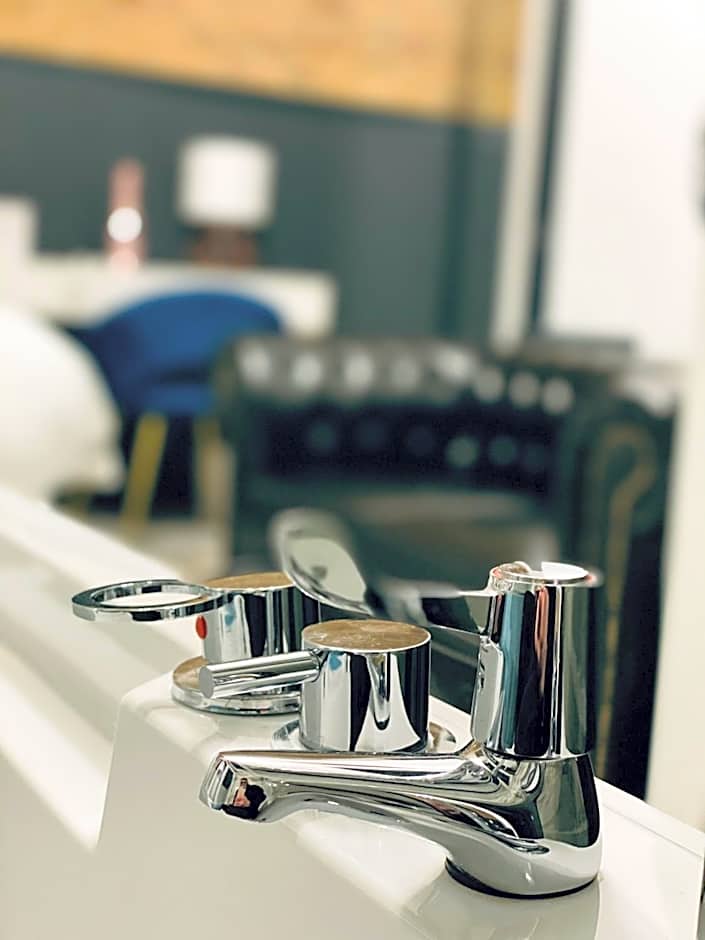 Duke and Duchess Apartments and Rooms - Private in Room Hot Tub Suites