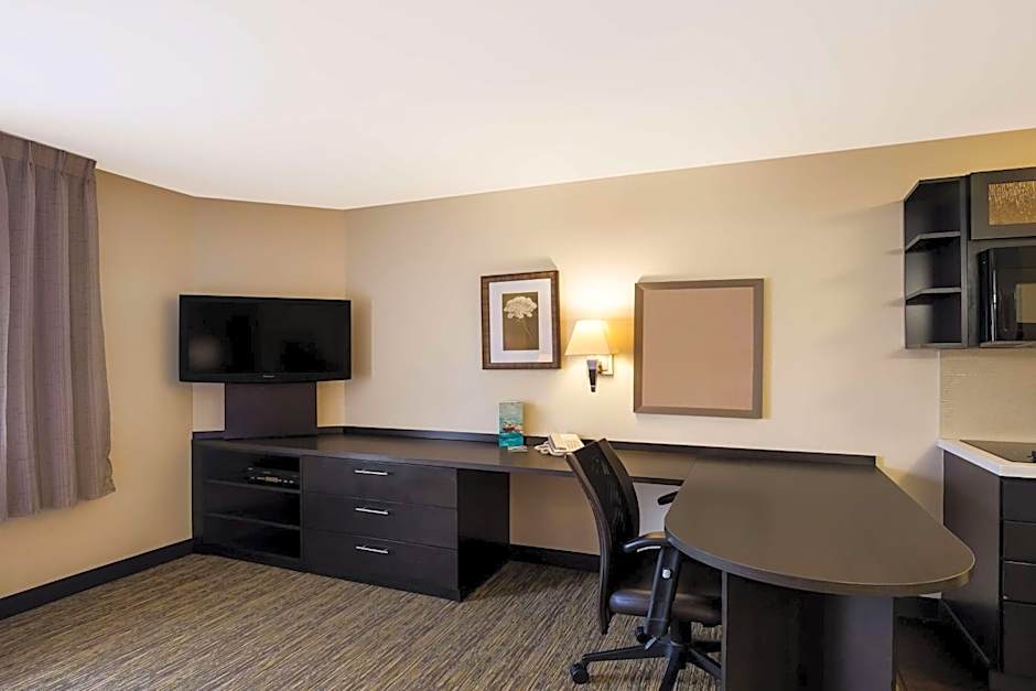 Sonesta Simply Suites St Louis Earth City