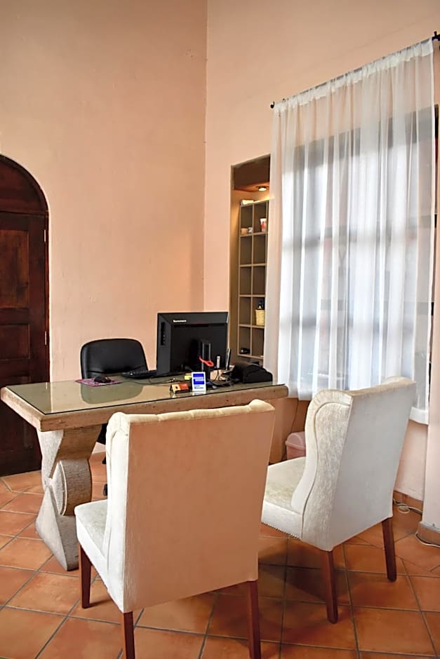 Hotel Ana Catalina and Suites