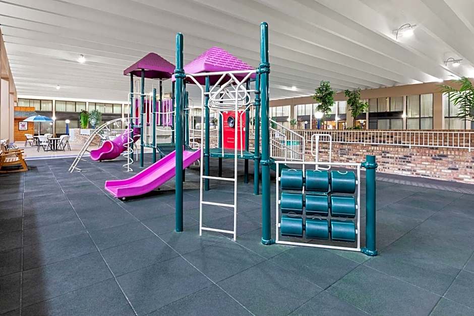 Ramada Hotel & Conference Center by Wyndham Grayling