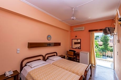 Standard Double Room with Garden View