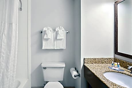 Queen Room Bayfront with Two Queen Beds - Non Smoking