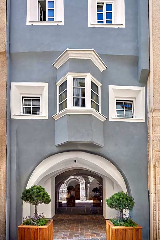 fink Restaurant & Suites