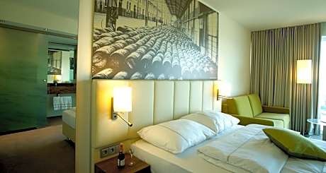 Family Queen Room with Sofa Bed and Harbor View