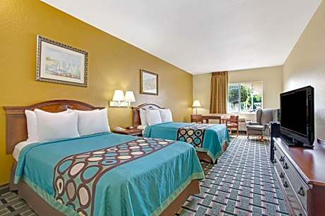 Queen Room with Two Queen Beds and Roll-in Shower - Mobility Accessible/Smoking