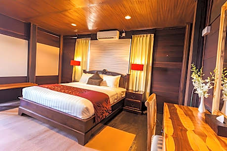 Suite Pool Access