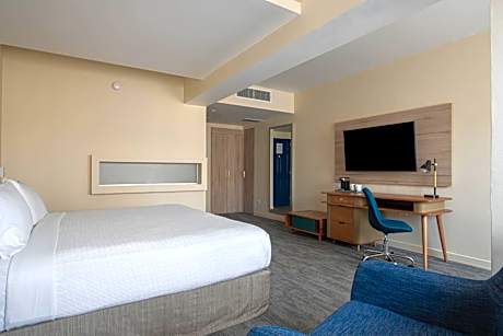 Premium King Room with City View