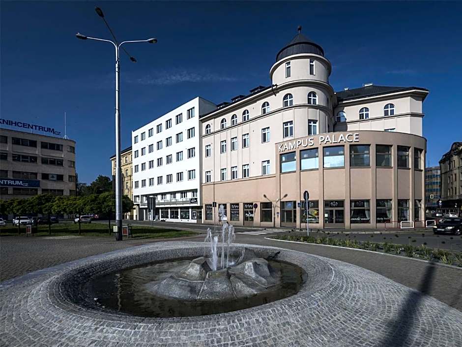 Foto 1 di 48 di Kampus Palace