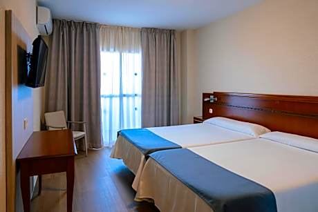 One-Bedroom Apartment with Sea View (3 Adults)