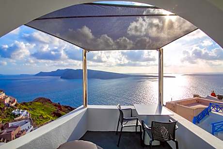 Grand Suite with Volcano View Room to Grande Suite with Hot Tub