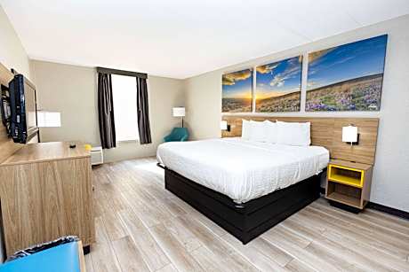 1 King Bed Deluxe Room Smoking