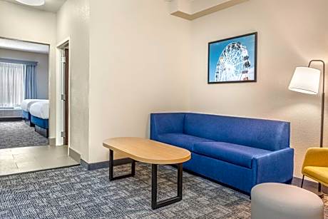 Queen Room with Two Queen Beds and Sofa Bed - Limited View