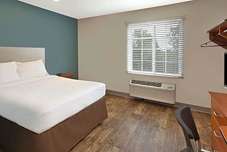 Double Room with Roll In Shower - Disability Access/Non-Smoking