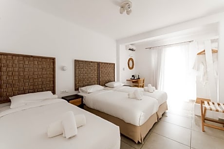 Super Paradise Triple Sea View Room