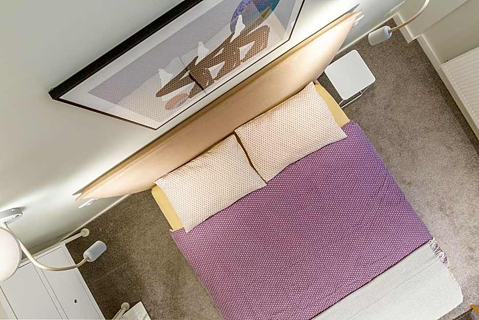 Art & Comfort Rooms