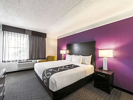 Deluxe King Suite
