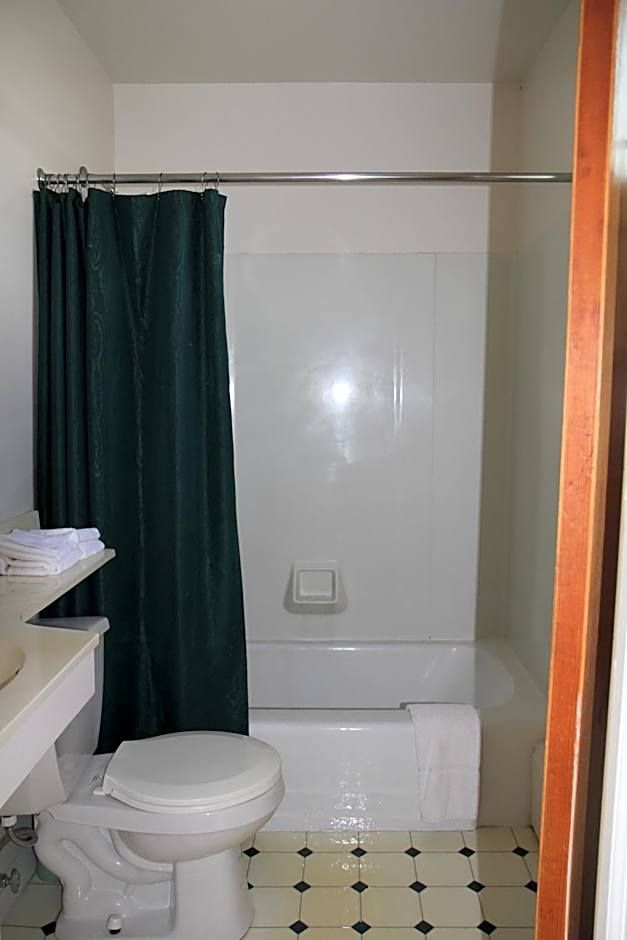 Sara Placid Inn & Suites