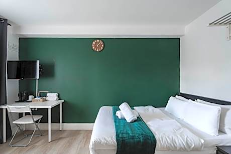 Budget Double Room shared bathroom