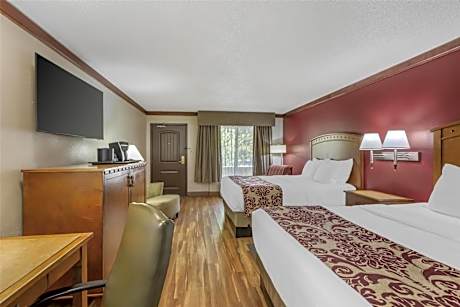 Deluxe Queen Room with Two Queen Beds - Non-Smoking