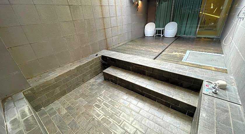 YA-NOLD HOT SPRING HOTEL