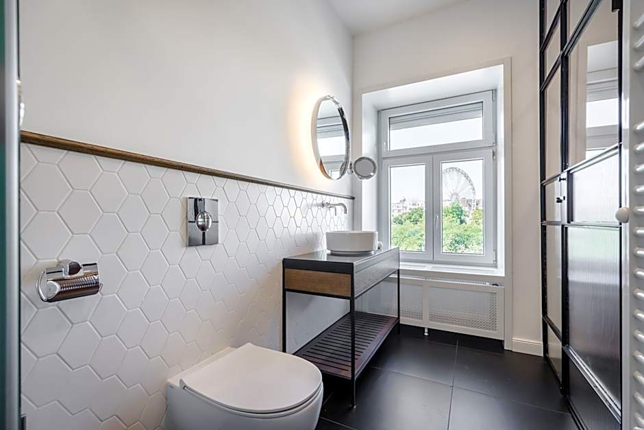 Budapest Eye- Boutique Suites, by BQA