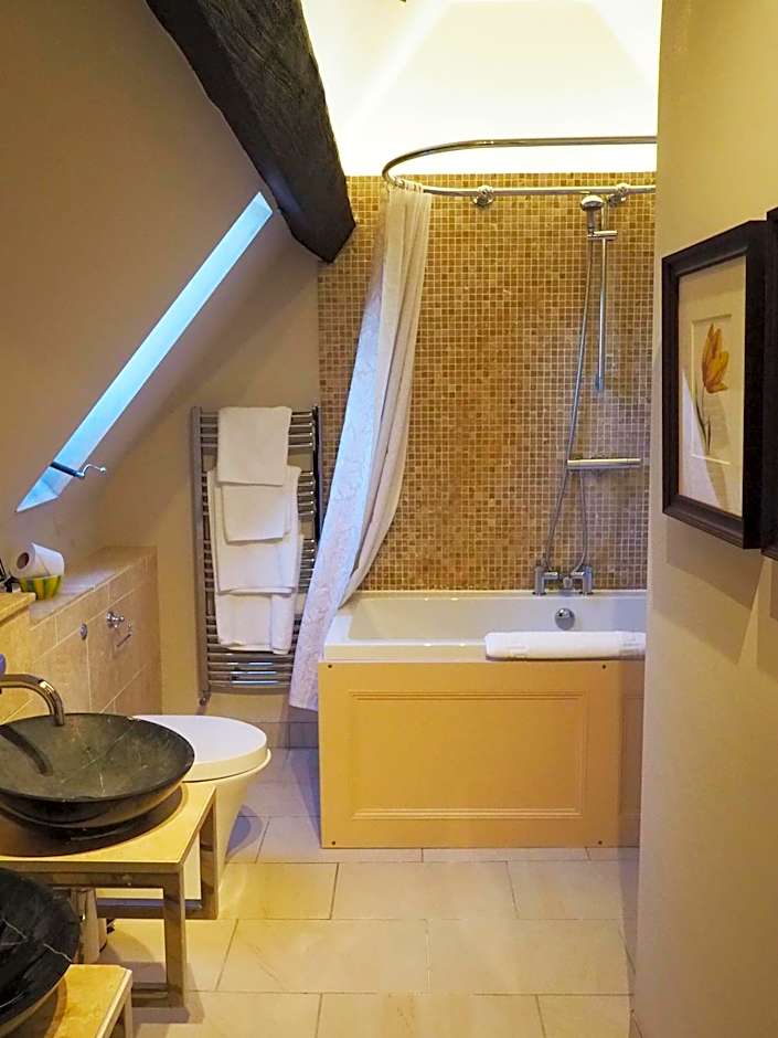 Bear and Ragged Staff