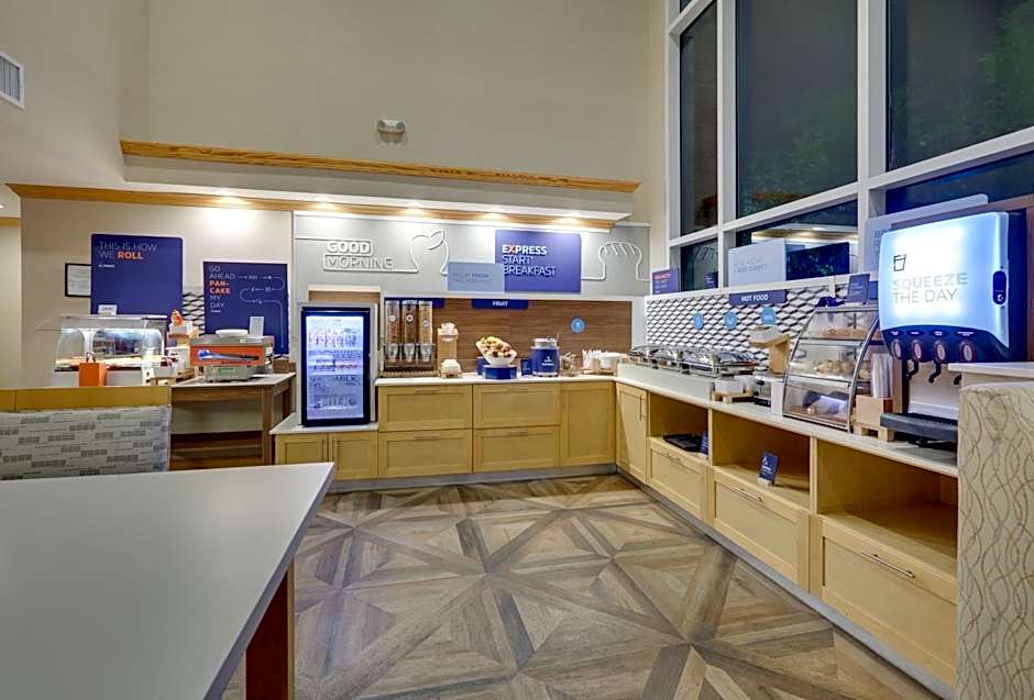 Holiday Inn Express & Suites San Antonio - Brooks City Base By IHG