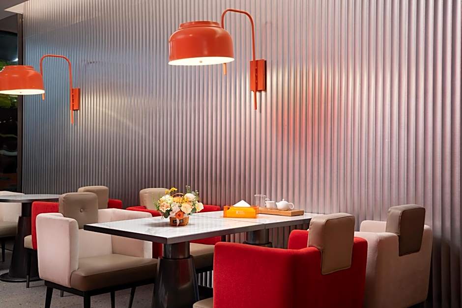 From K Huan Kai Hotel Tiyuxi Metro Station