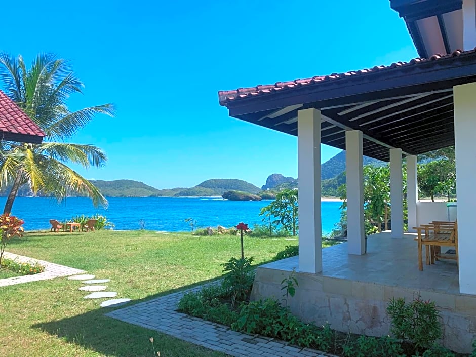 Balong Balong Surf Bungalows & Restaurant