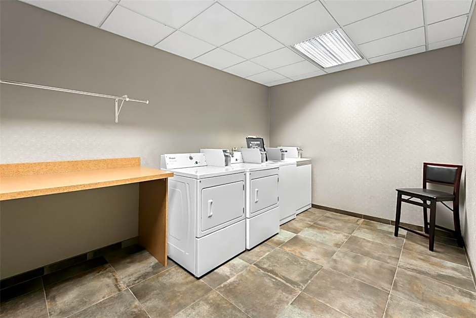 Hampton Inn By Hilton & Suites Newtown