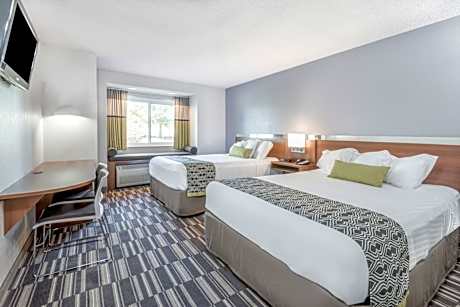 Queen Room with Two Queen Beds - Non-Smoking