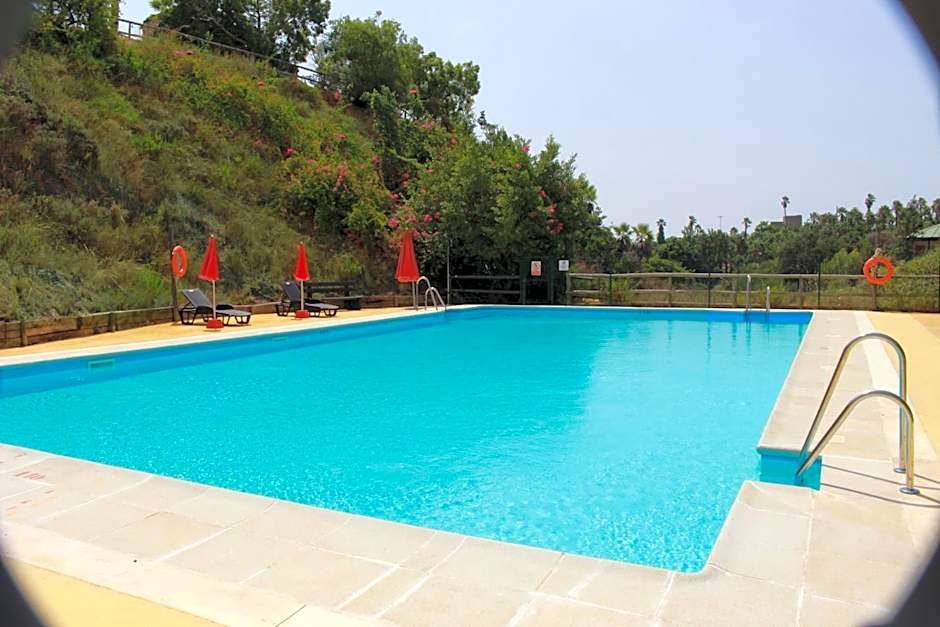 Hotel Selwo Lodge - Animal Park Tickets Included