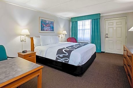 King Suite - Non-Smoking