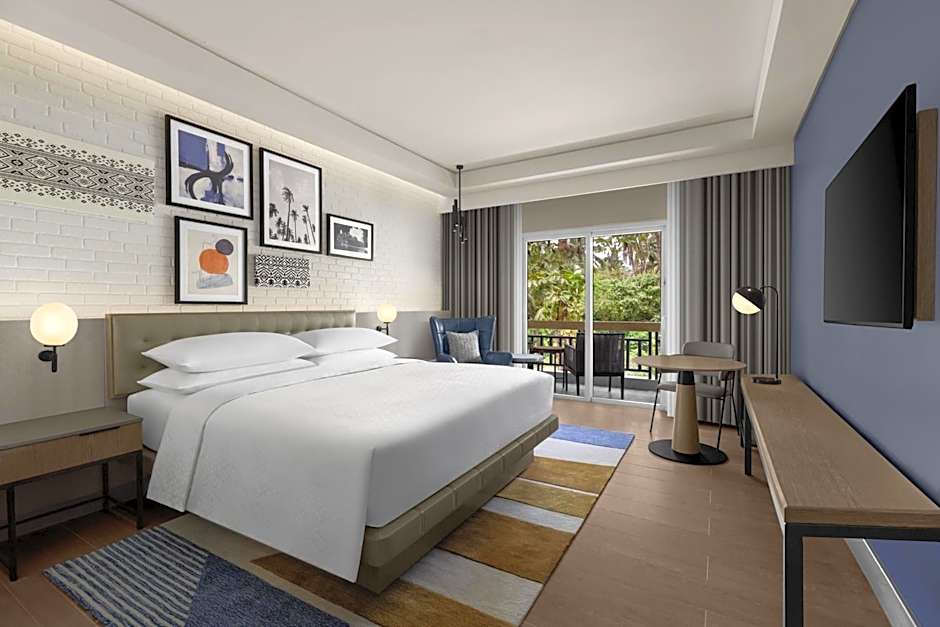 Photo 1 of 4 of Deluxe 1 King Bed, Garden View, Balcony