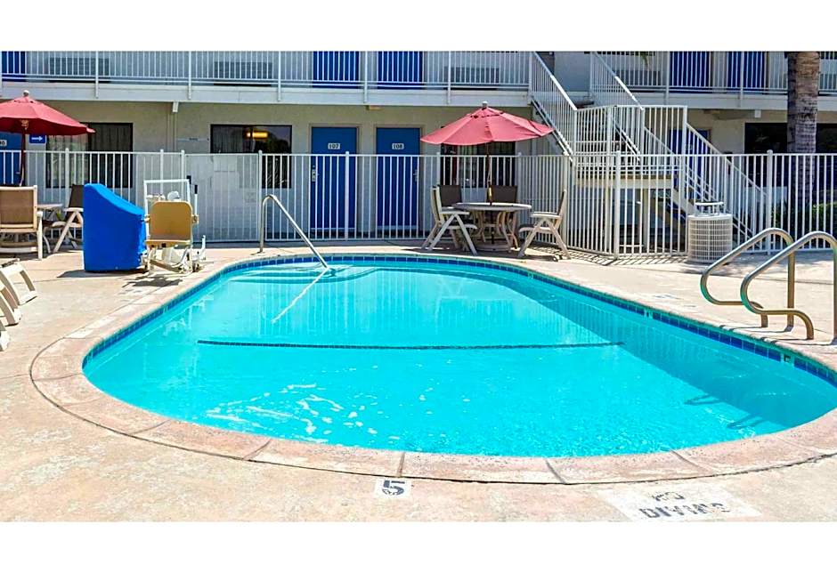 Motel 6-Bakersfield, CA - Convention Center