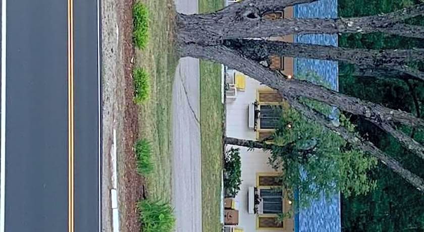 Yankee Trail Motel