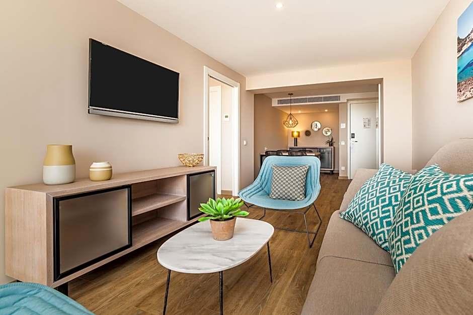 Photo 1 of 6 of Suite