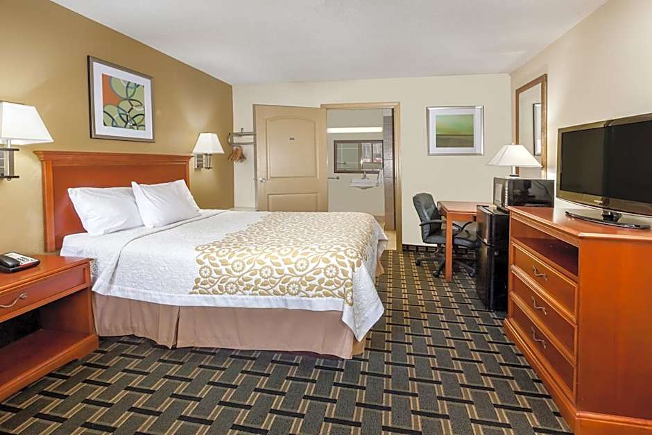 Days Inn by Wyndham Kent - Akron