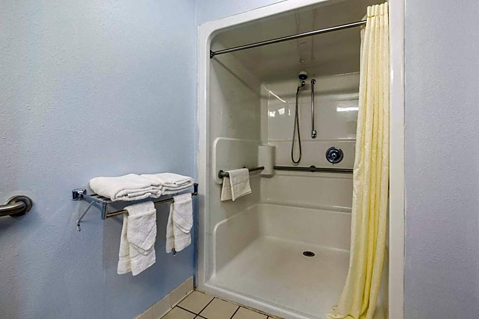 Econo Lodge Inn & Suites I-65